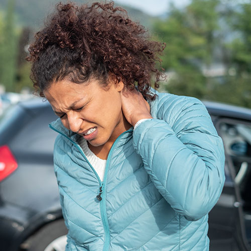 The chiropractor in Irvine provides post-accident spinal care to help patients restore alignment and regain physical function.